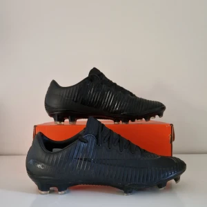 Fotbollsskor  - Nike mercurial vapor 11 elite, mycket bra skick, bara använda några gånger 