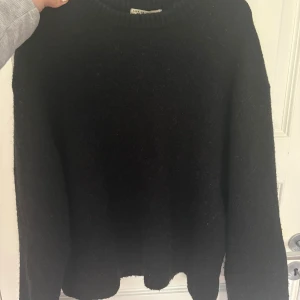 Stickad tröja - Snygg stickad tröja från Gina Tricot lite noppig men inget som syns