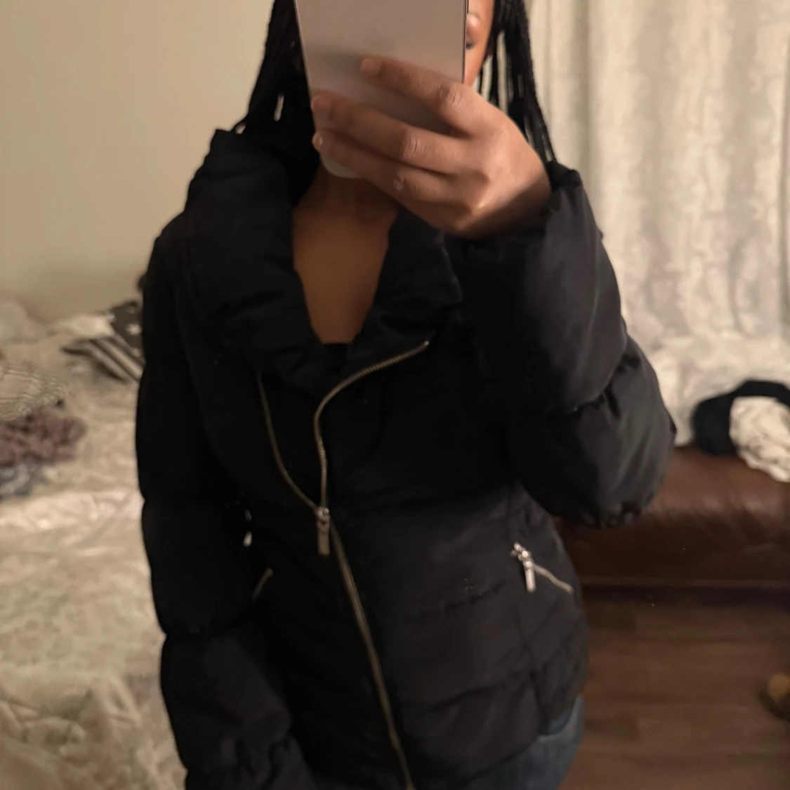 Svart pufferjacka med stor krage - 2