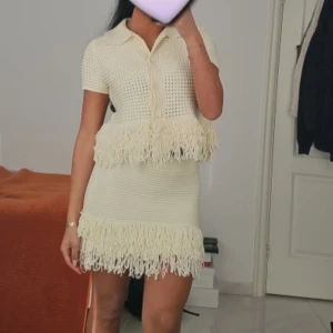 Virala set från zara, topp & kjol - Säljer den virala settet från zara som är ny endast testat i strl. S men funkar även för en som är XS