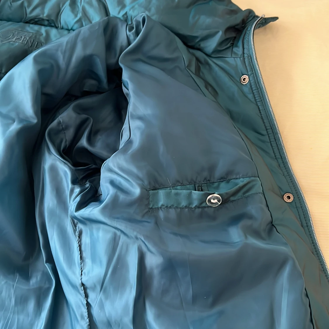 Blå/mörkt grön lång dunjacka med huva - 2