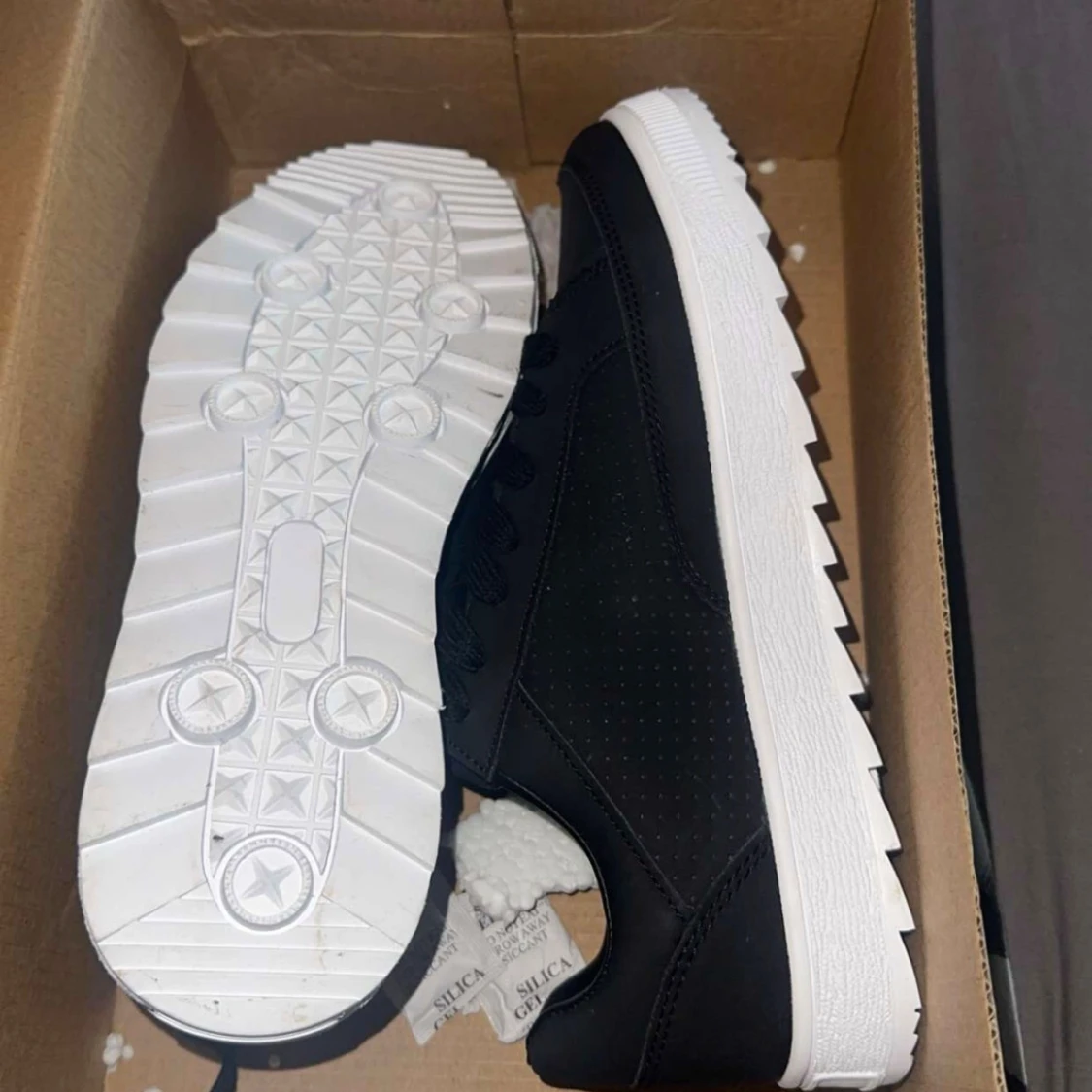 Svarta sneakers med vit sula, stl 40 - 1