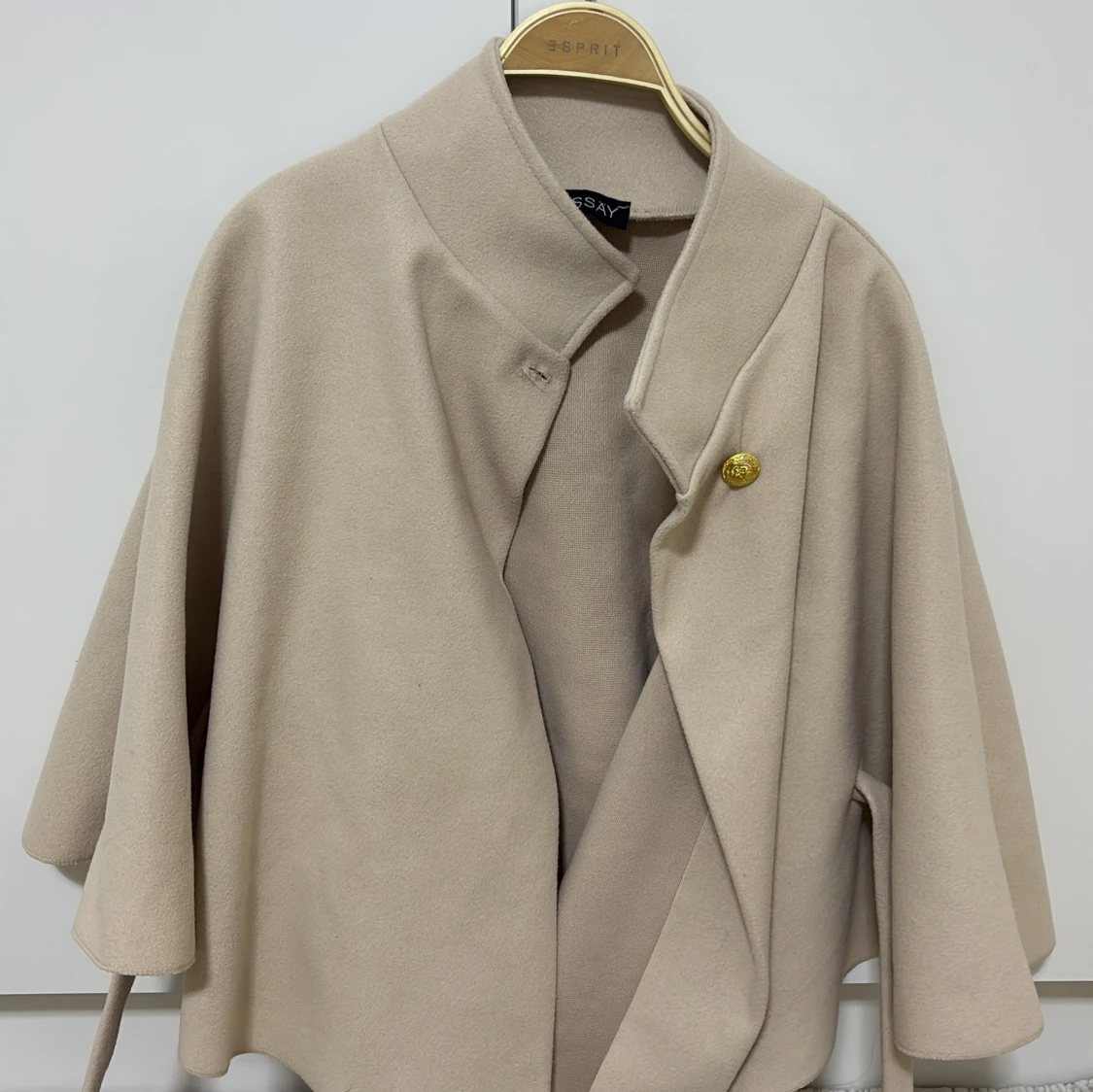 Beige kappa från Missay med bälte