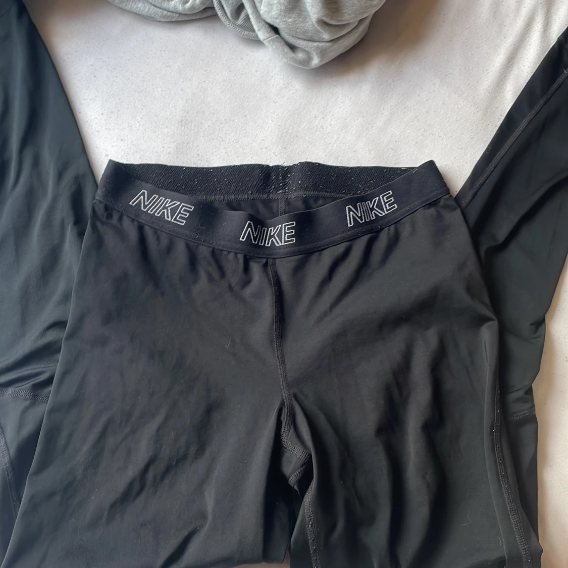 Svarta Nike  träningsbyxor  - 1