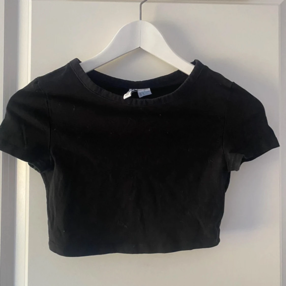 Svart croppad topp från H&M Divided