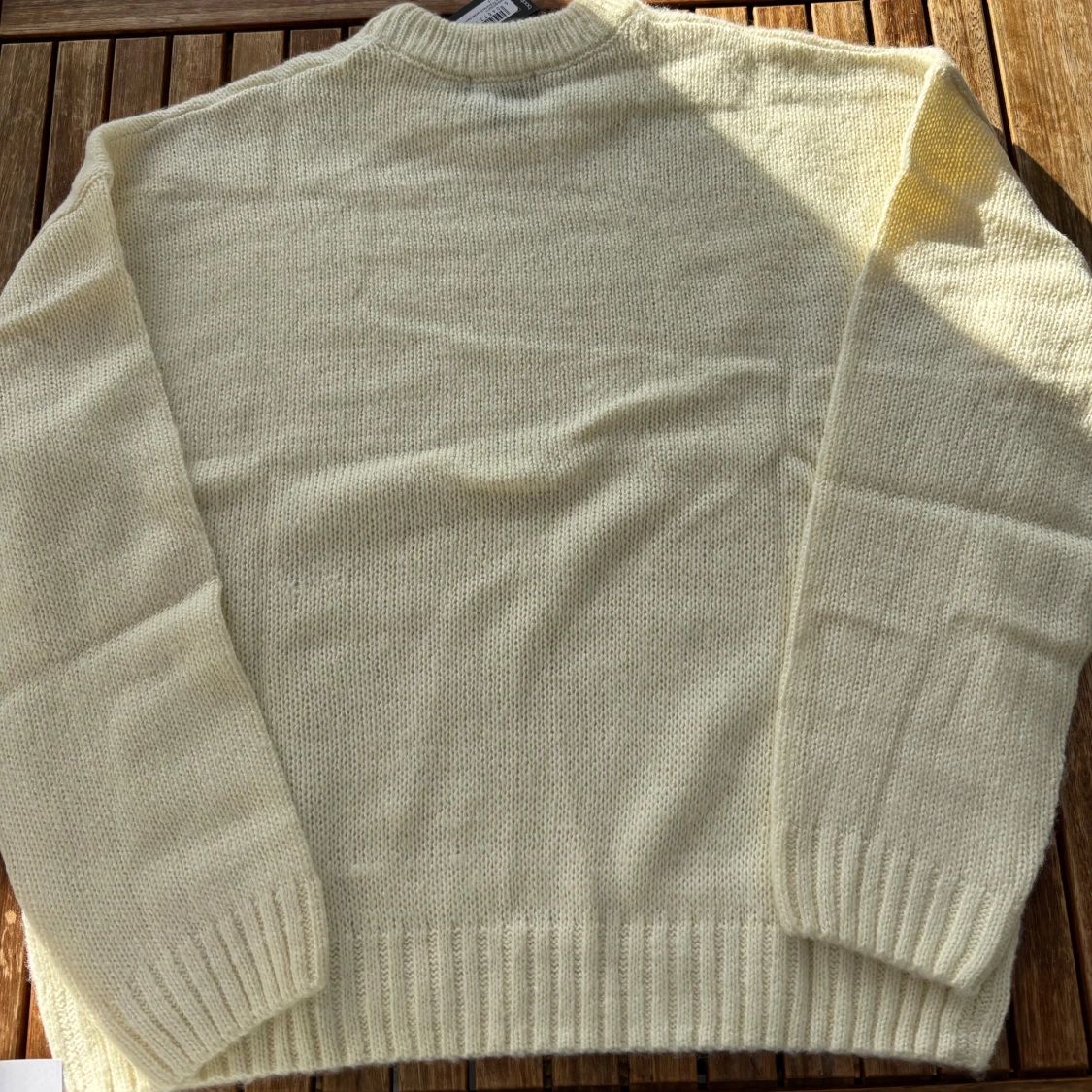 Krämvit stickad tröja  - 1