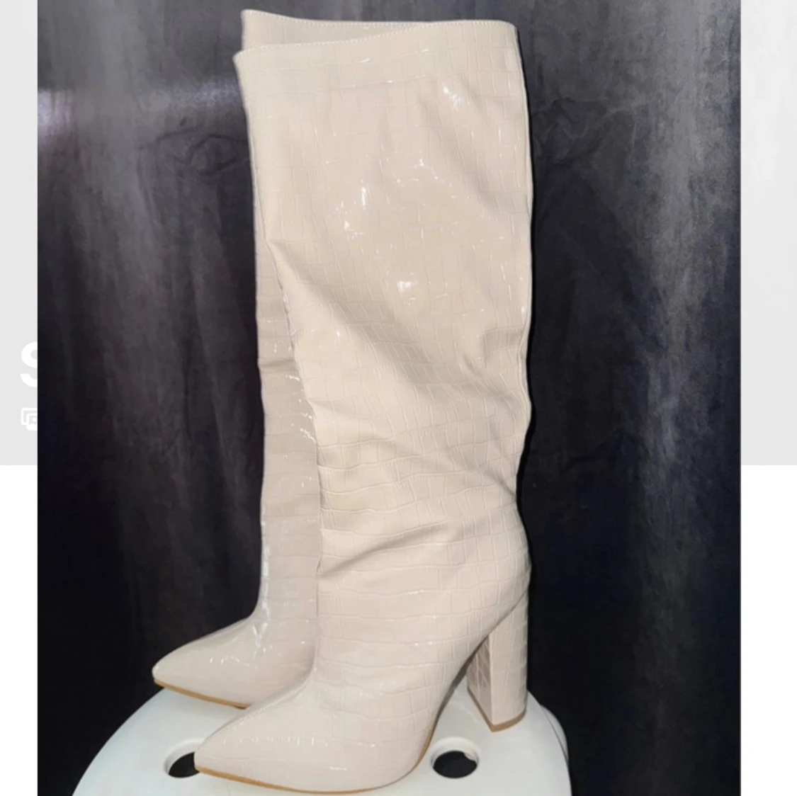Beiga höga boots med klack