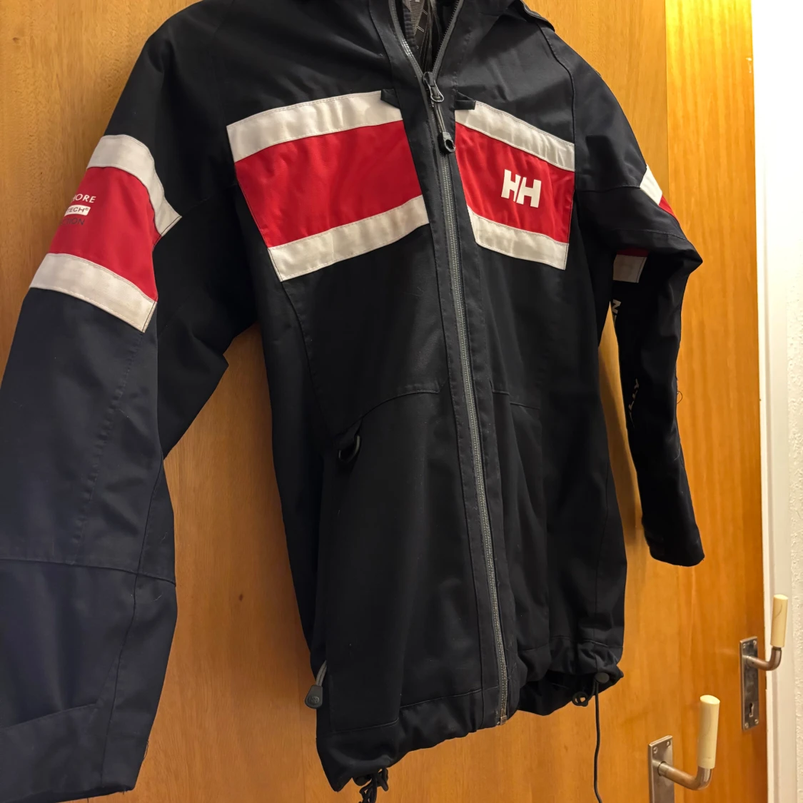 Svart vindjacka Helly Hansen