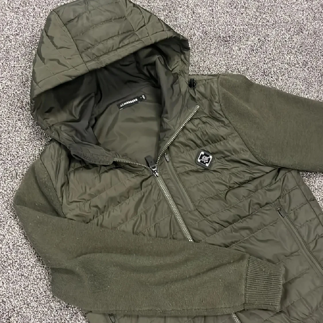 Grön pufferjacka från j.Lindberg  - 1