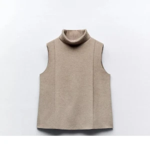 Toppar - Väldigt fin Zara topp, inga defekter utan bara inte kommit till användning😇💞