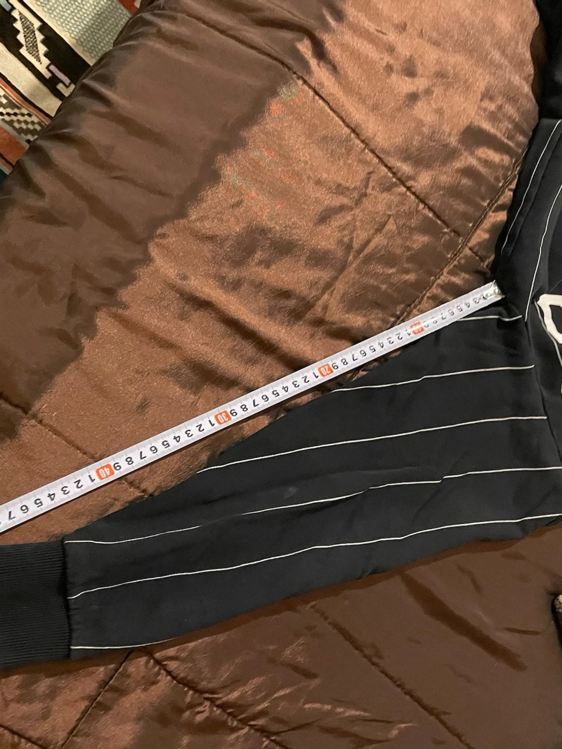 Svart sweatshirt med B.WOLVES-tryck - 6