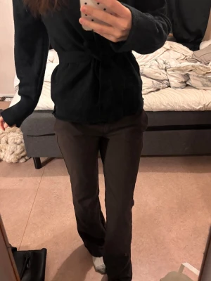 Bikbok bruna kostymbyxor  - mycket fina kostymbyxor i väldigt bra material!