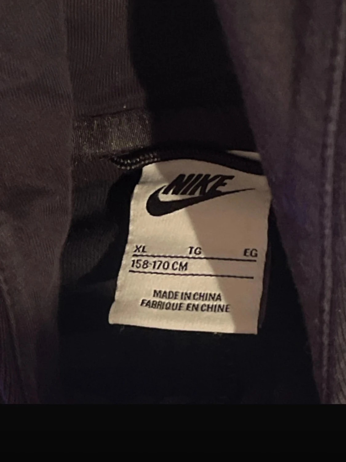 Svart hoodie från Nike med dragkedja - 1