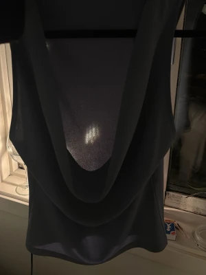 Ljusblå topp från Zara - Skriv om du är intresserad!