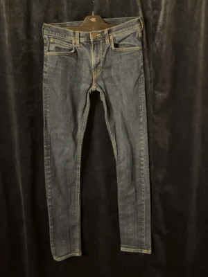 Lee jeans  - Snygga blå Lee jeans. Skriv för frågor. (Storlek 30/34)