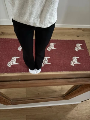 Svarta kostymbyxor - Snygga svarta kostymbyxor med rak passform och hög midja!✨ 