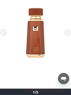 Liquid Brun parfymflaska brun/guld - Snygg parfymflaska från Liquid Brun i en modern brun färg med eleganta gulddetaljer. Flaskan har en unik, kantig form och ser riktigt lyxig ut. Perfekt för dig som gillar stilrena och exklusiva dofter. Endast öppnad och testad, annar helt ny. 