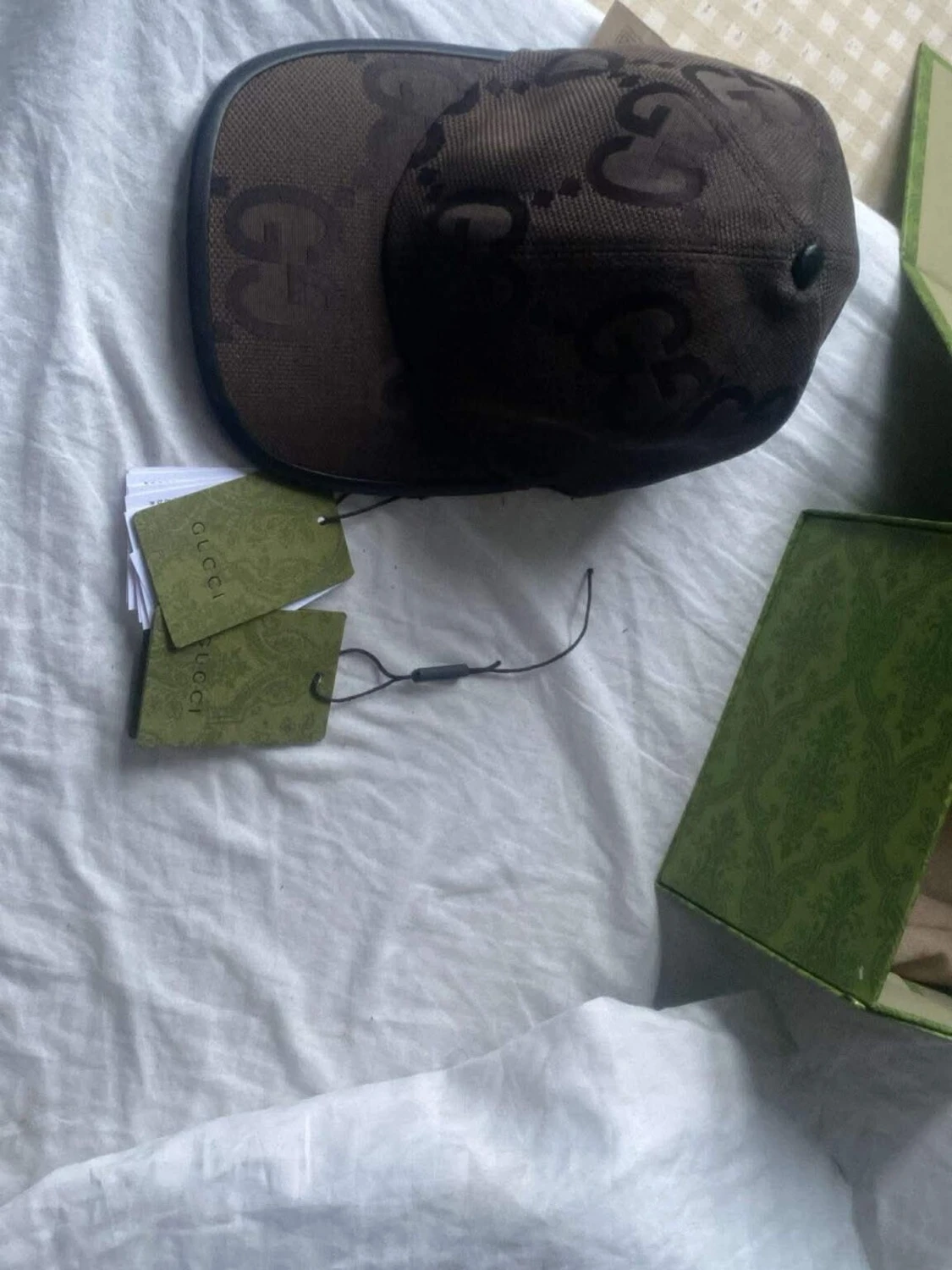 Brun keps med GG-mönster från Gucci - 1