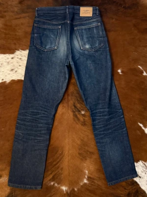 Raw A.P.C jeans - Tjena! Säljer dessa riktigt feta A.P.C jeans, byxorna är raw och helt otvättade, storlek 29, hör av dig vid funderingar!🙌