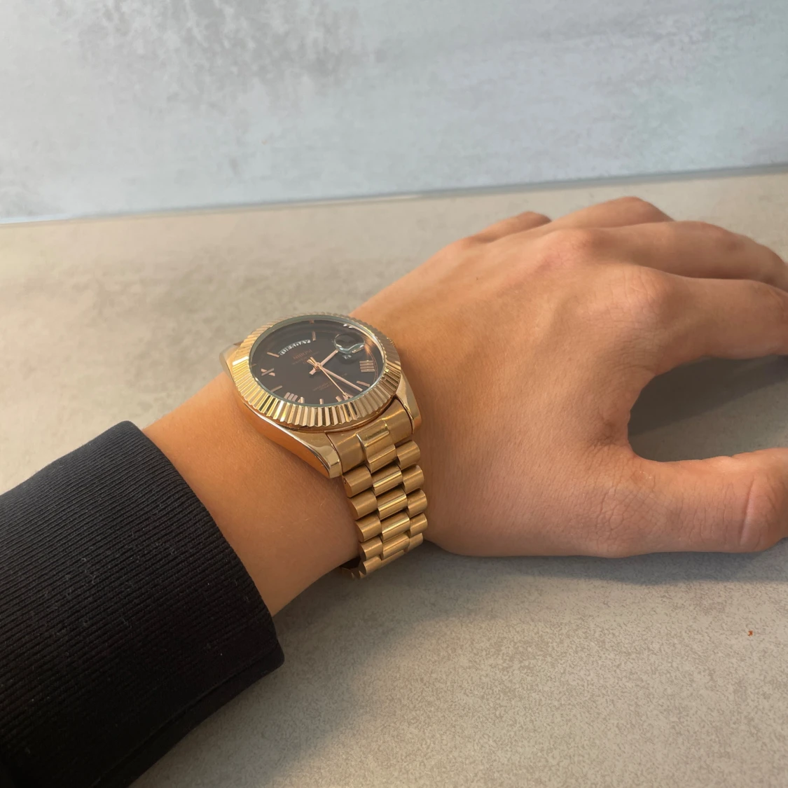 Guldfärgad klocka från Nibosi - 2