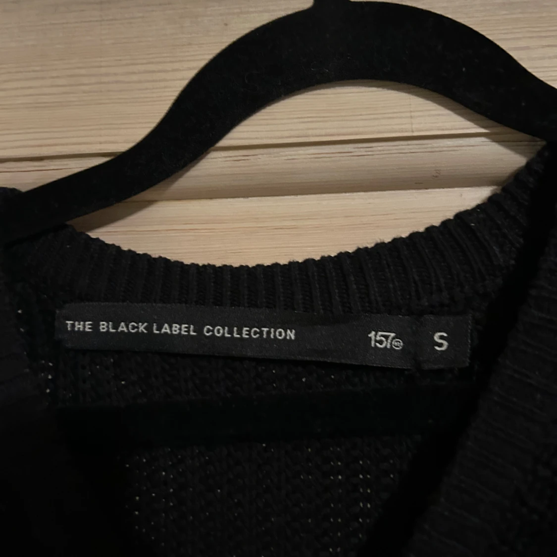 Svart stickad tröja  - 1