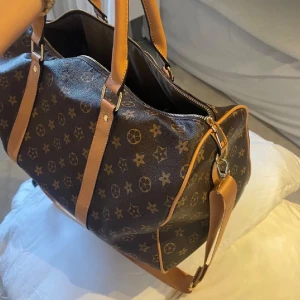 brun weekend bag - ej använd, men köpt på plick🤍
