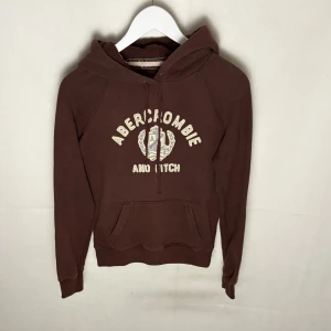 Abercrombie n fitch hoodie  - Modellen är 185. Passar XS