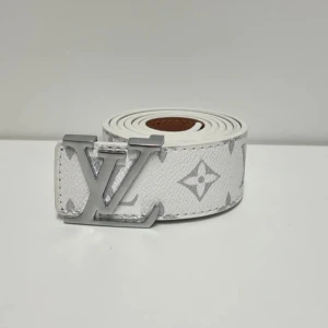 Lv bälte -  skickas inom 24h, Metall sak för gö extra hål ifall för stor skickas me!