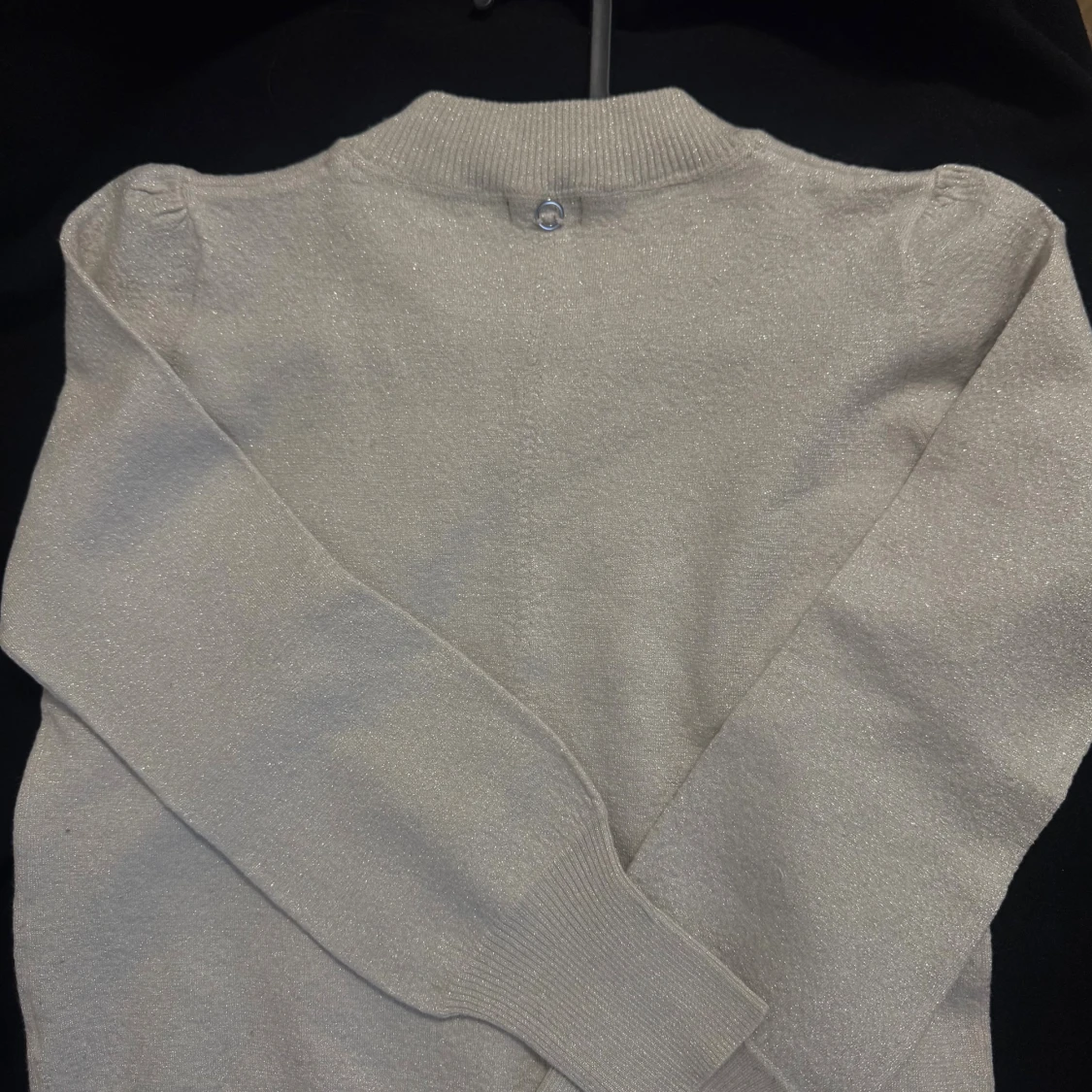 Glittrig beige/grå tröja från Stockholm  - 2