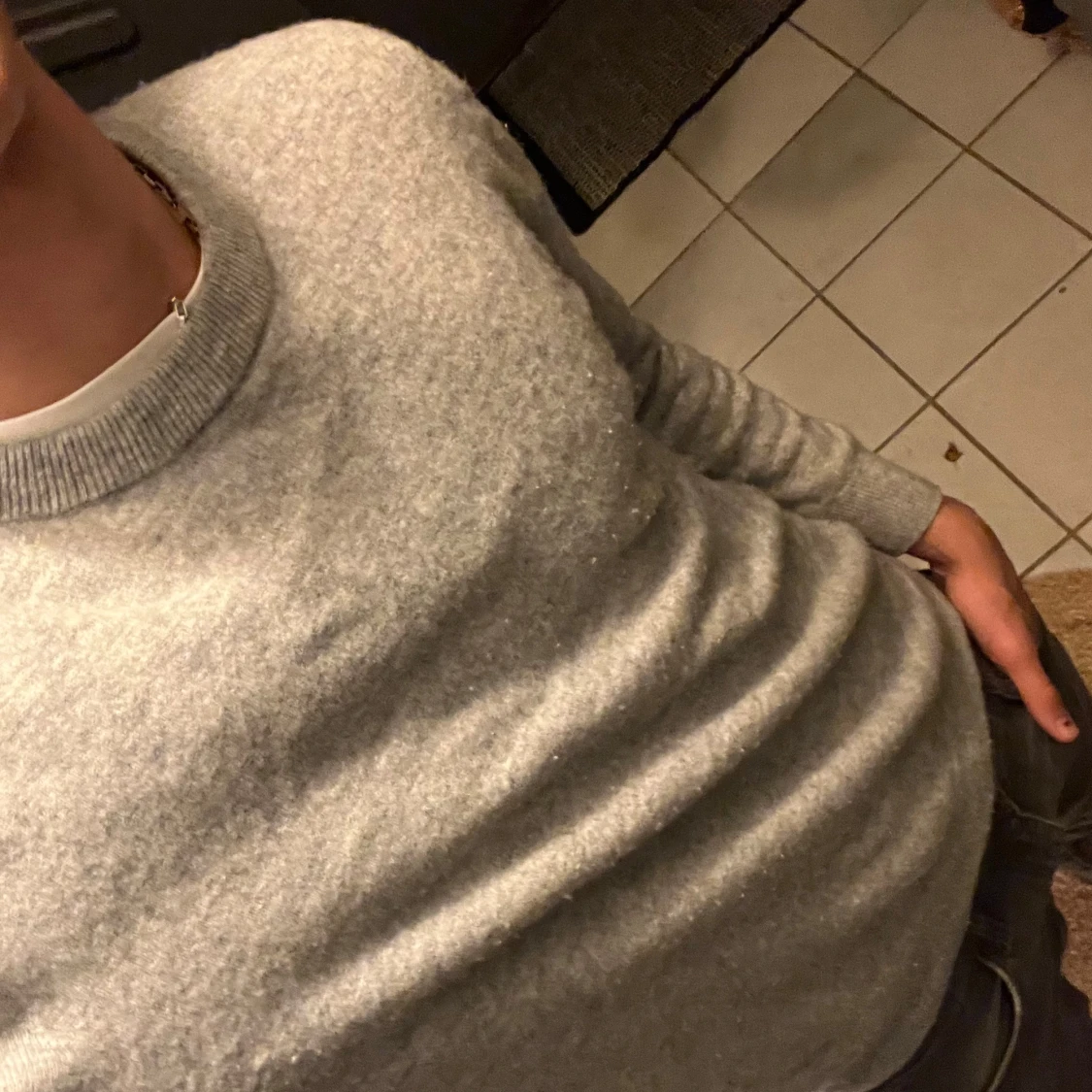 Grå stickad tröja  - 2
