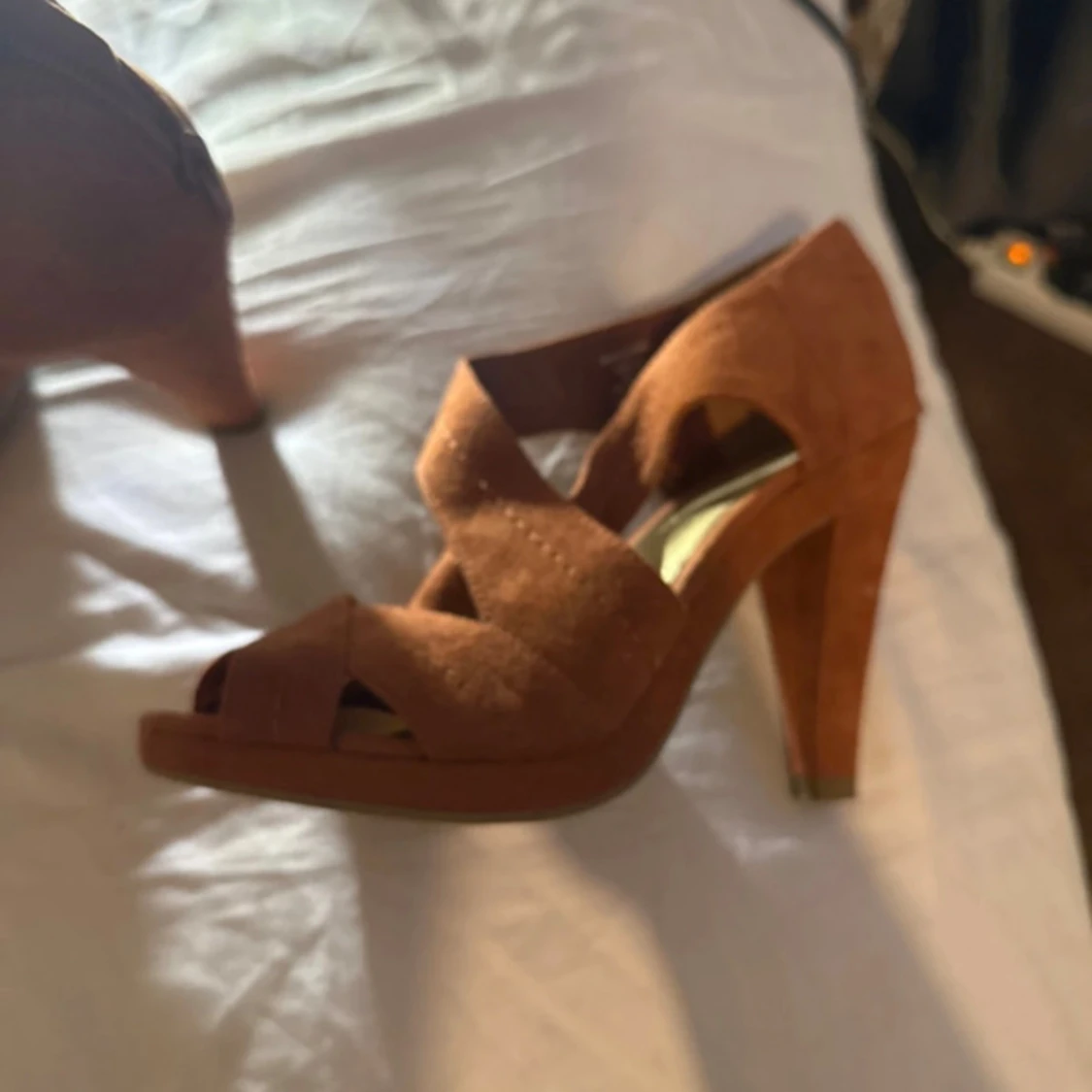 Bruna mocka pumps från H&M - 2