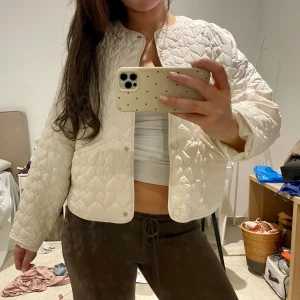 Zara dunjacka med hjärtmönster  - Zara dunjacka i hjärtmönster 