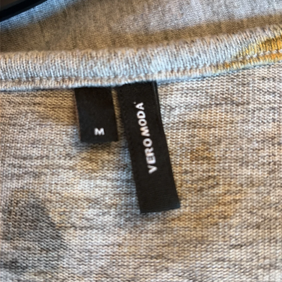 Grå blommig topp från Vero Moda - 2