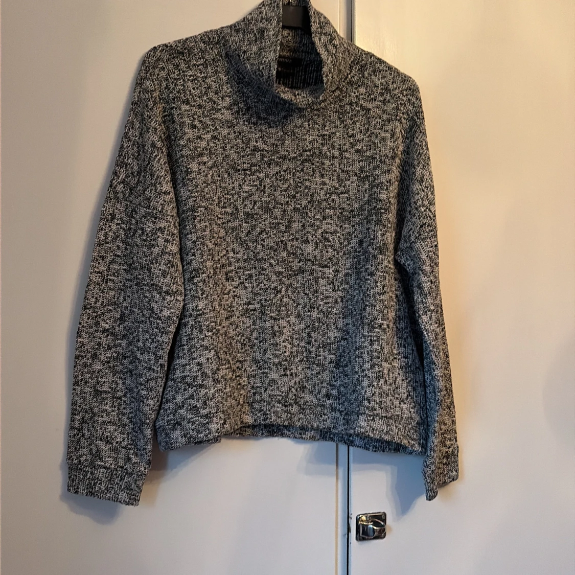 Gråmelerad stickad polotröja Forever 21