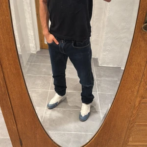 Replay jeans  - Ett par snygga byxor från Replay i storlek W33 L34 i modellen Anbbas 