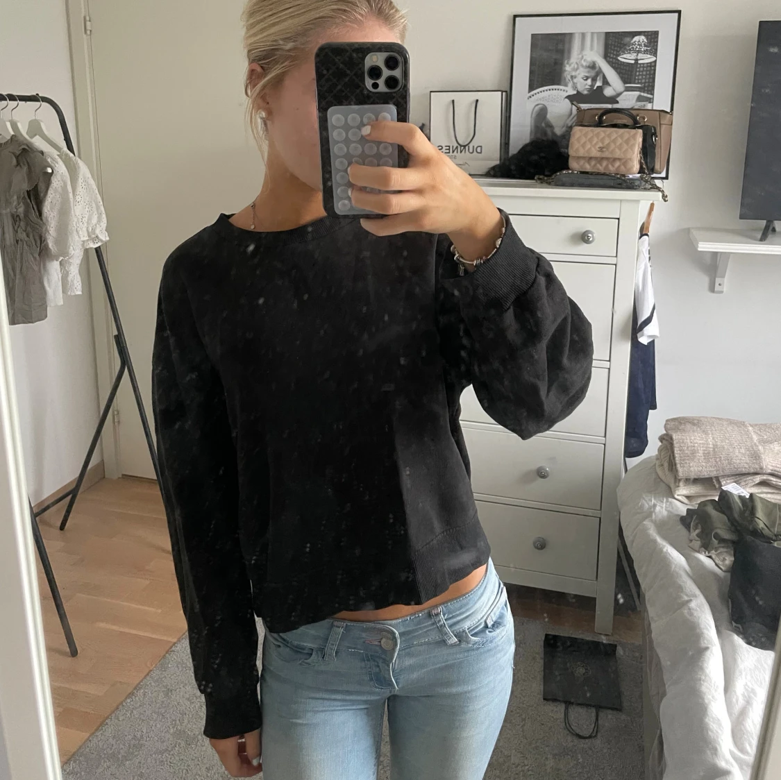Svart croppad sweatshirt - 2