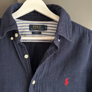 Ralph Lauren skjorta - Mycket fint skick, Storlek S slim fit. Nypris ca 2000kr. Skriv för mer information🤝