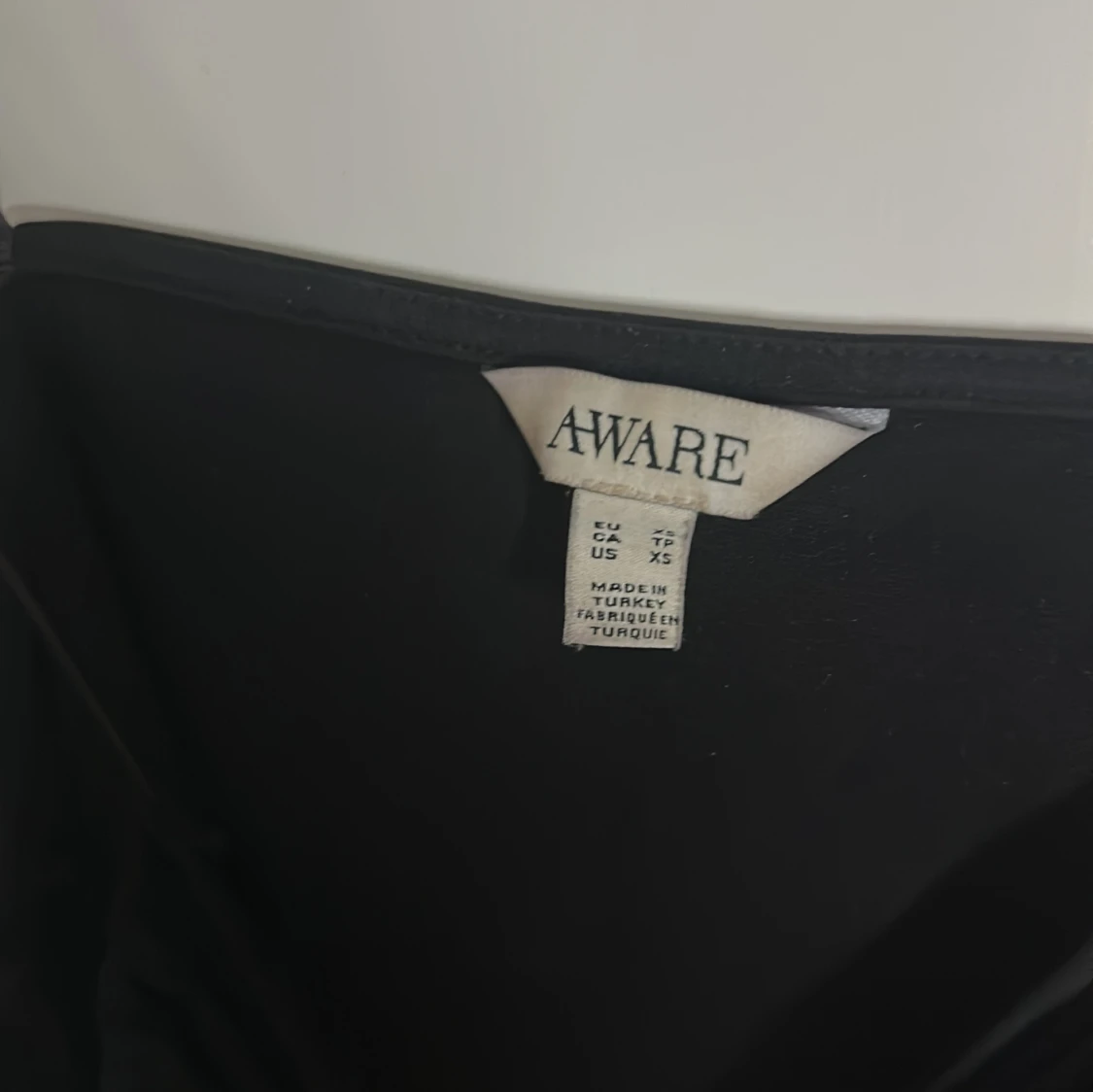 Svart linne/blus med tunna axelband - 4