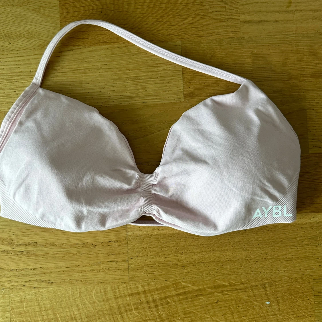 Ljusrosa träningstopp från AYBL