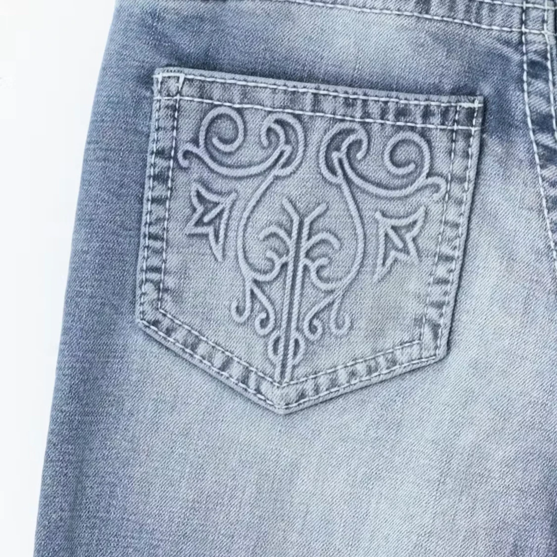 Ljusblå bootcut jeans med broderad ficka - 1