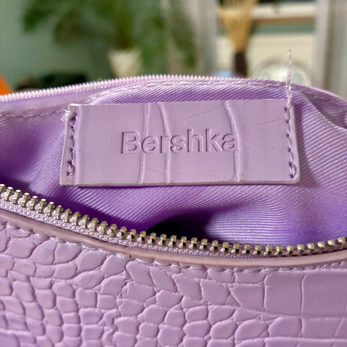 Lila axelväska från Bershka - 2