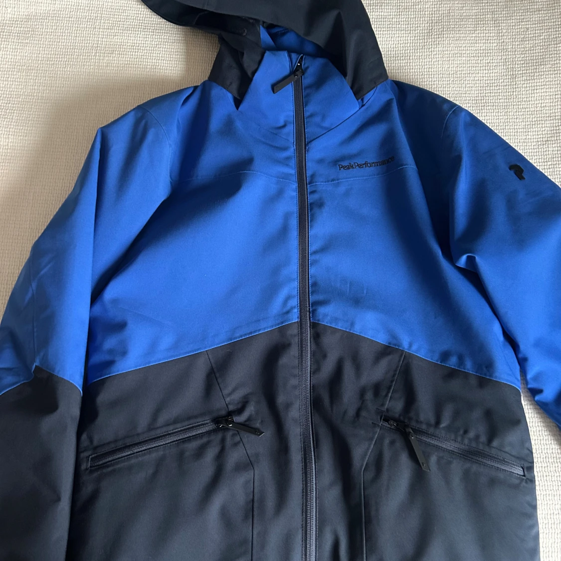 Blå och mörkblå skidjacka Peak Performance strl.160