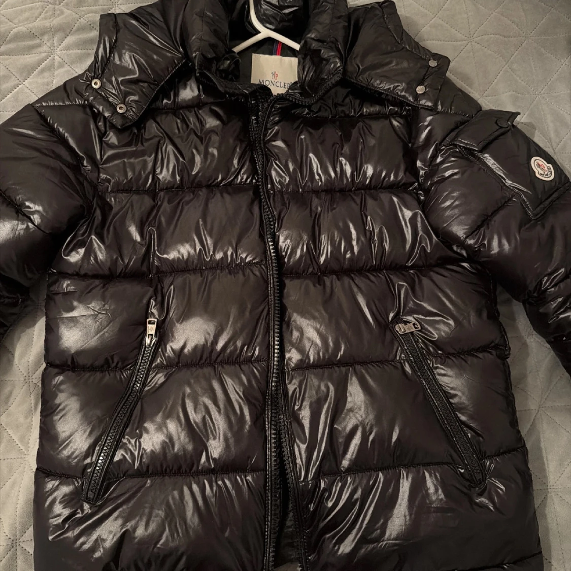 Svart Moncler pufferjacka S