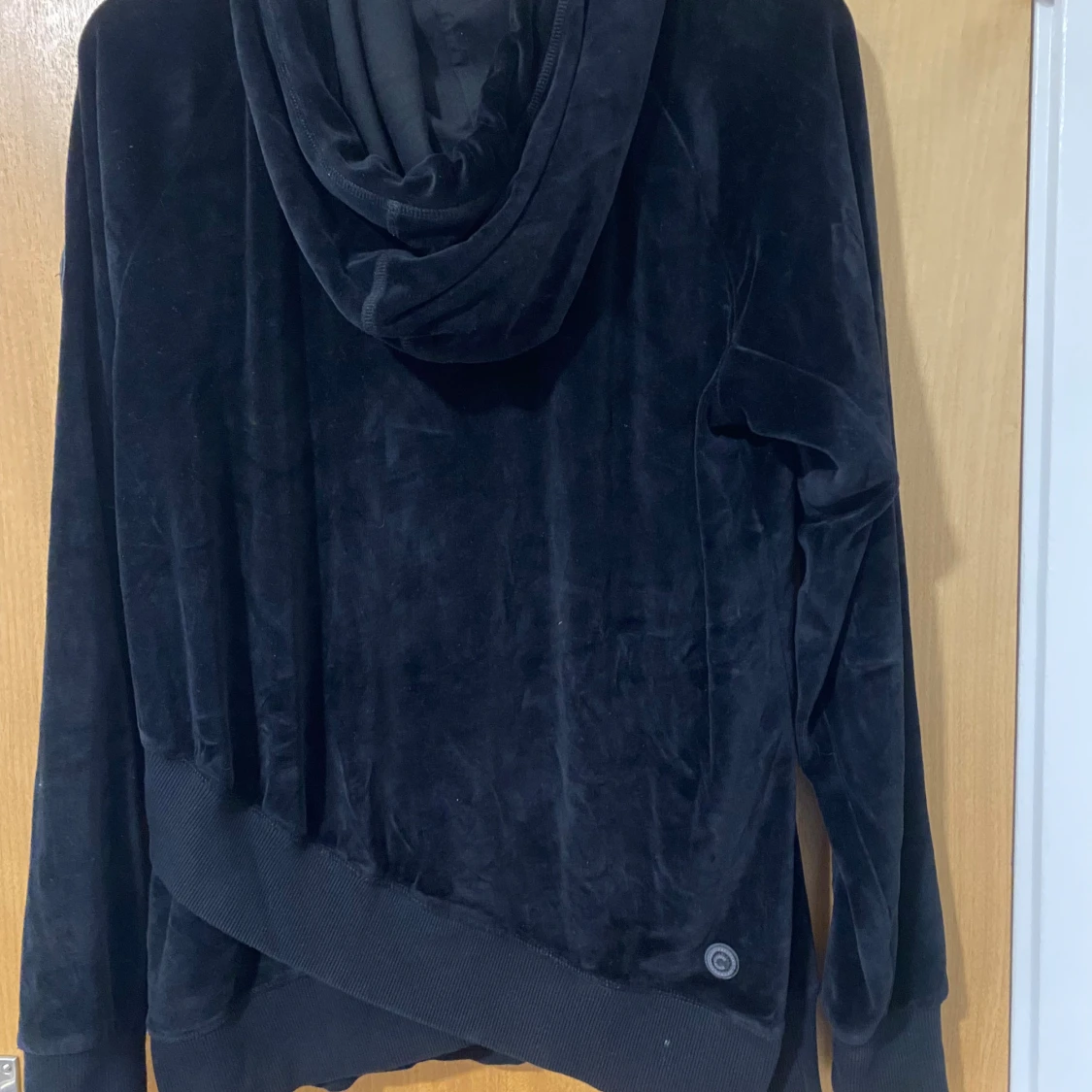 Svart Colmar hoodie i sammet - 1