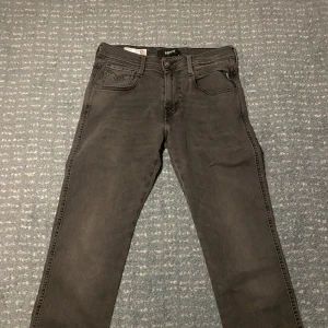 Replay Anbass hyperflex slim fit - Replay Anbass hyperflex slim fit. Mycket bra skick! Storlek: W30 L32                                                                     Pris:499✅