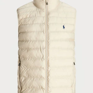 Polo Ralph lauren väst - Oanvänd polo beige växt prislapp fortfarande på köpt från Zalando storlek S kvitto finns.                          Ny pris: 3,595