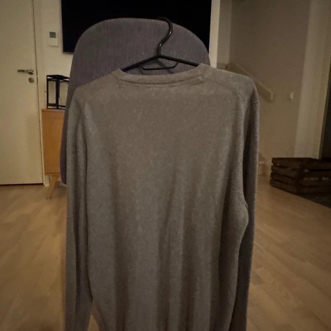 Grå v-ringad tröja från Lyle & Scott - 1