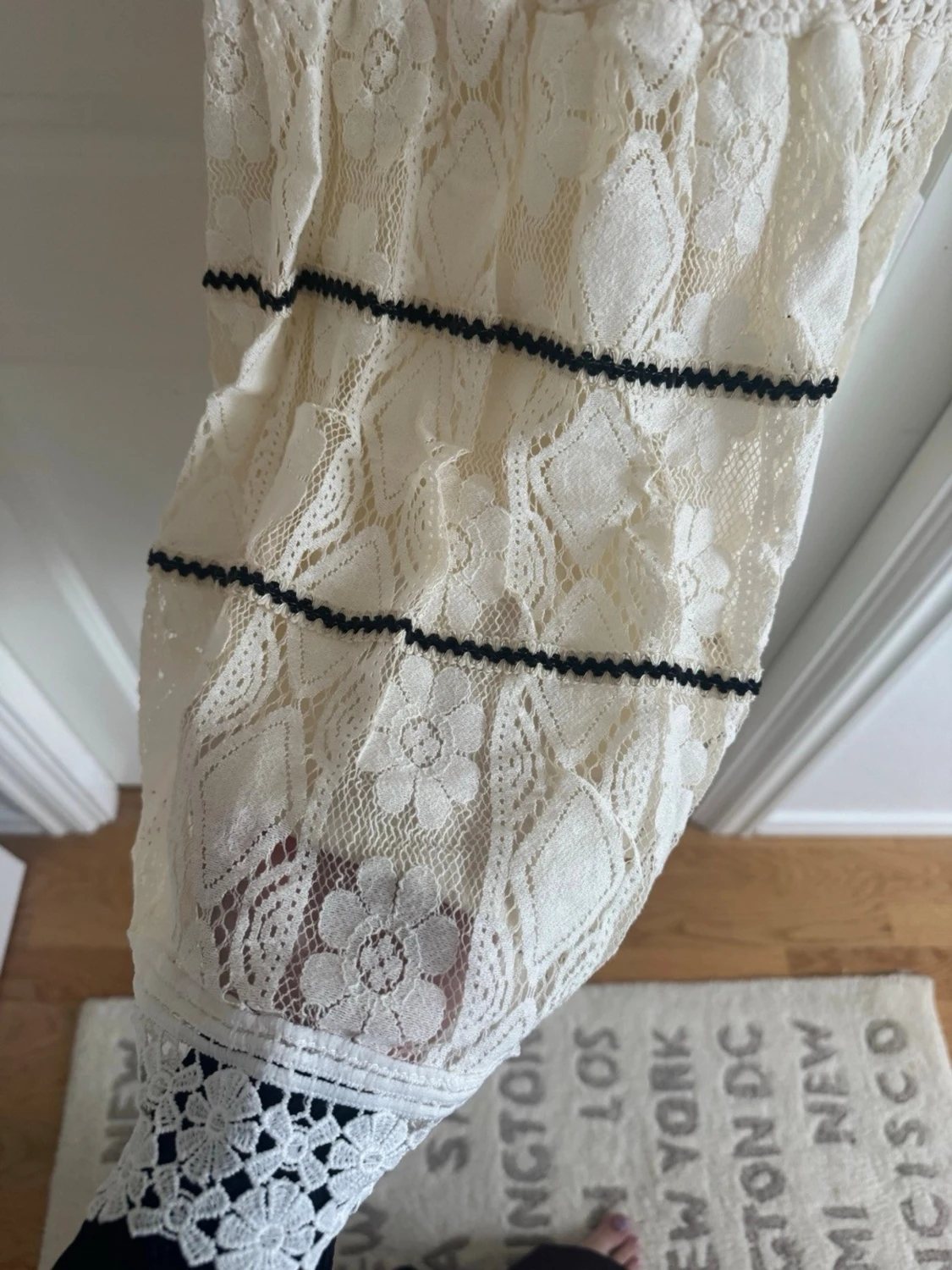 Spetsklänning med snörning - 3