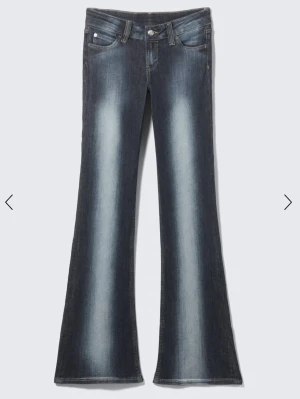 Jeans - Super snygga jeans från weekday, säljer de då de inte kommer till användning. Dem är i storlek 27/30. Säljer de då de inte kommer till användning! Skriv privat om ni har frågor elelr vill ha egna bilder🩷