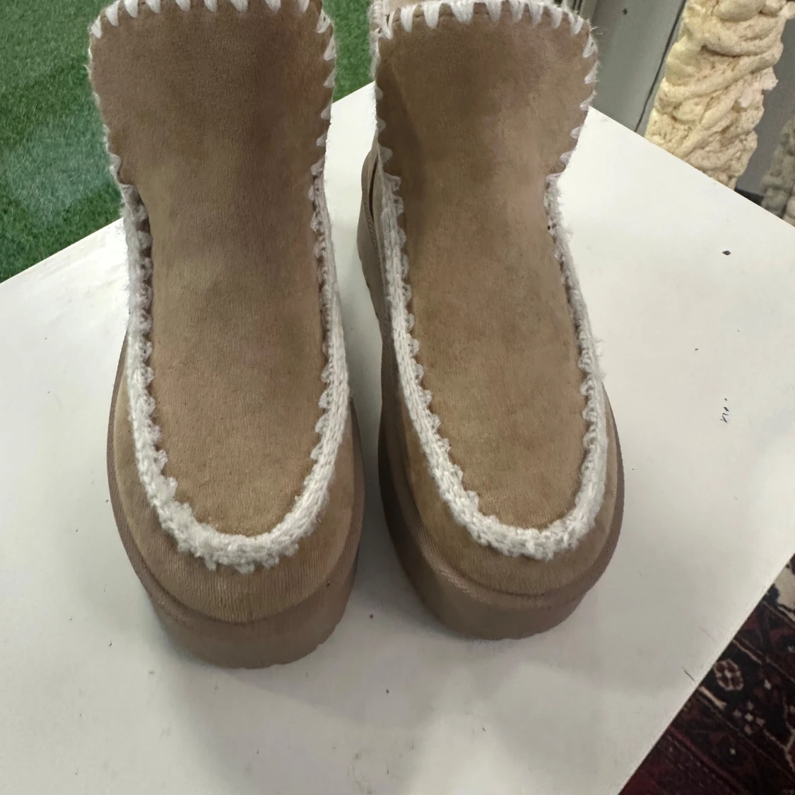 Beige boots med fårskinnsfoder